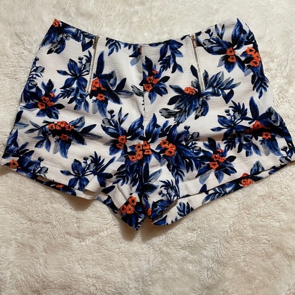 Sophie Rue Tropical Shorts‎ - Picture 1 of 6